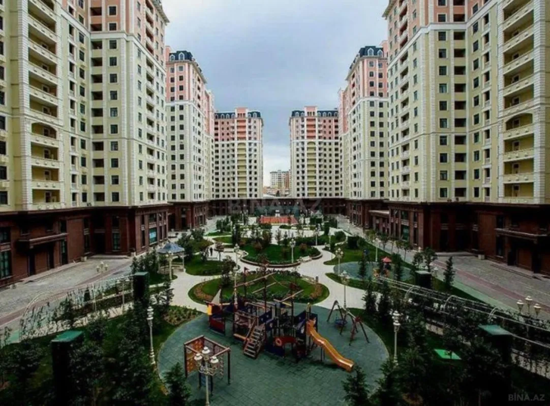 Satılır 4 otaqlı mənzil 174 m²