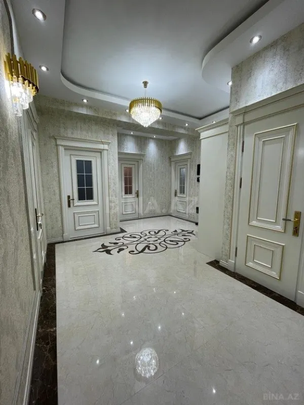 Satılır 4 otaqlı mənzil 174 m²