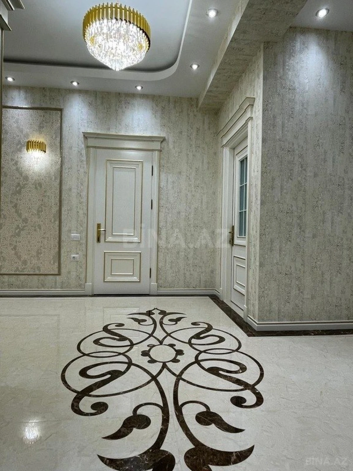 Satılır 4 otaqlı mənzil 174 m²