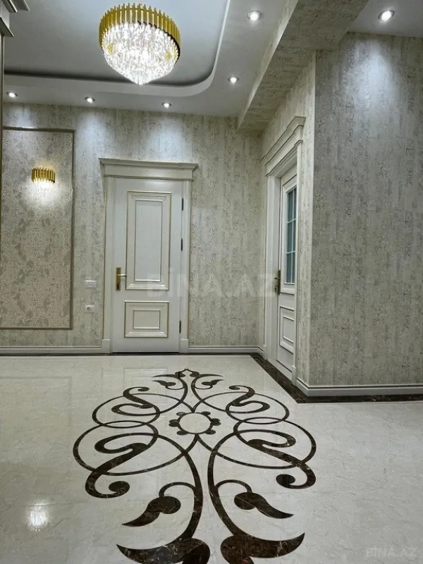Satılır 4 otaqlı mənzil 174 m²