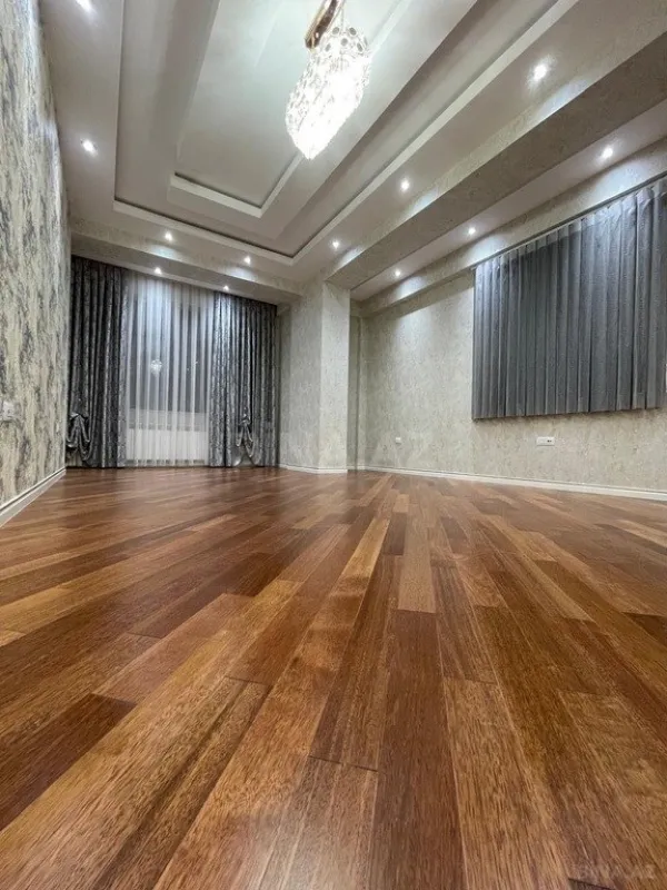 Satılır 4 otaqlı mənzil 174 m²