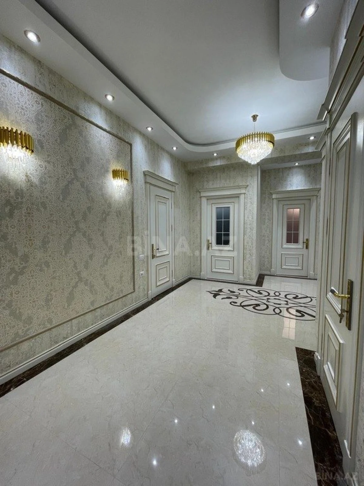 Satılır 4 otaqlı mənzil 174 m²