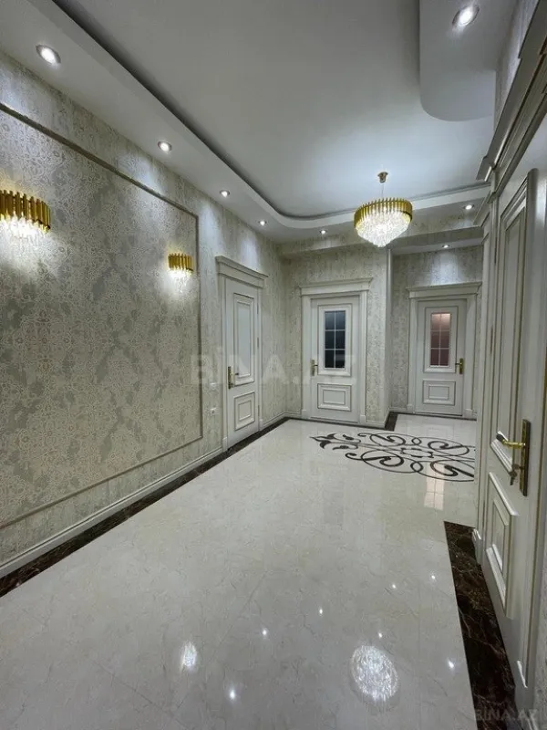 Satılır 4 otaqlı mənzil 174 m²