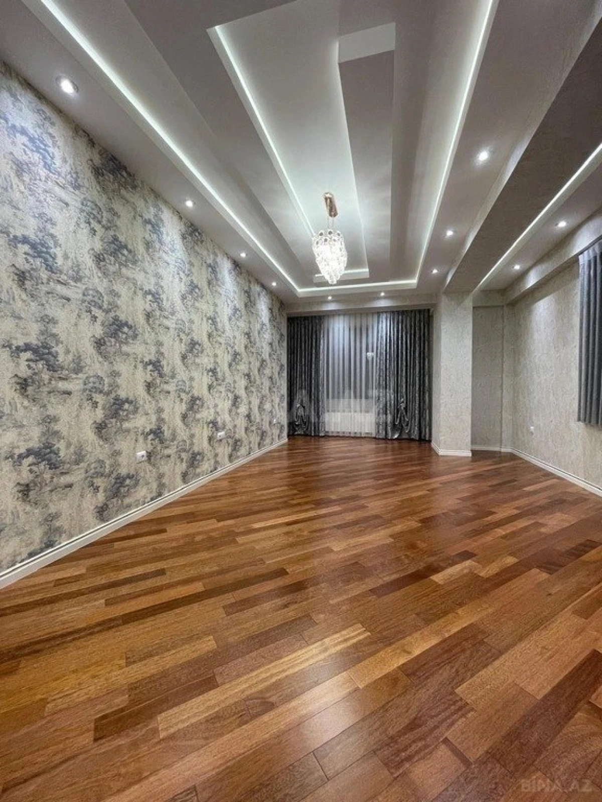 Satılır 4 otaqlı mənzil 174 m²