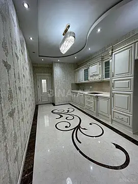 Satılır 4 otaqlı mənzil 174 m²