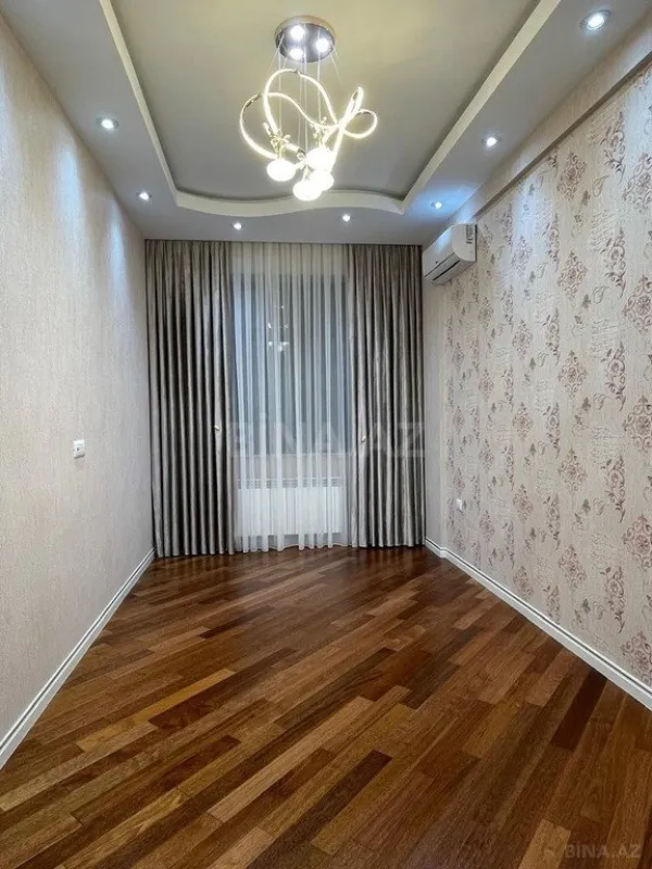 Satılır 4 otaqlı mənzil 174 m²