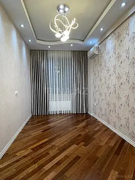 Satılır 4 otaqlı mənzil 174 m²