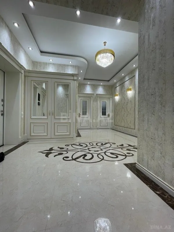 Satılır 4 otaqlı mənzil 174 m²