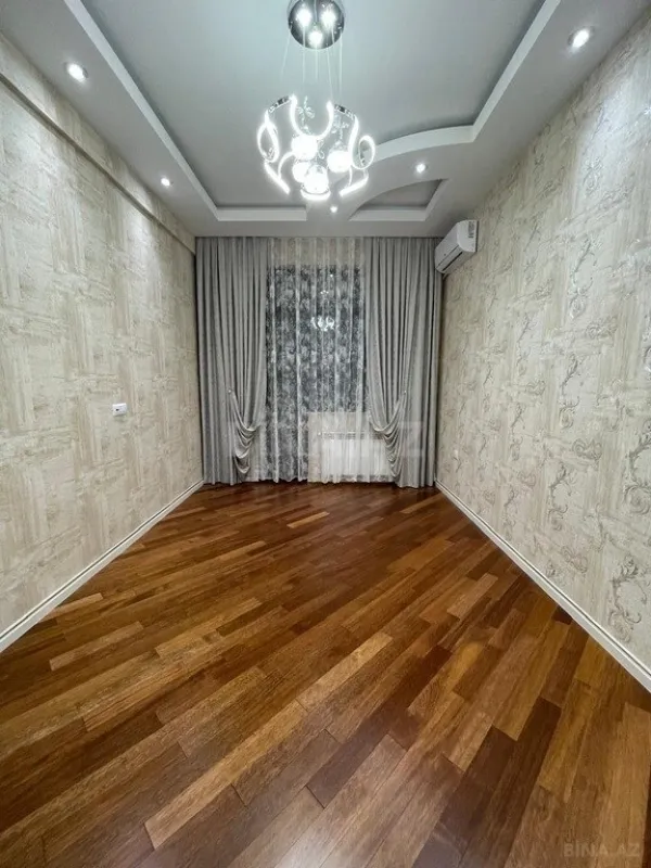 Satılır 4 otaqlı mənzil 174 m²