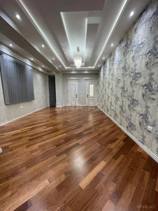 Satılır 4 otaqlı mənzil 174 m²
