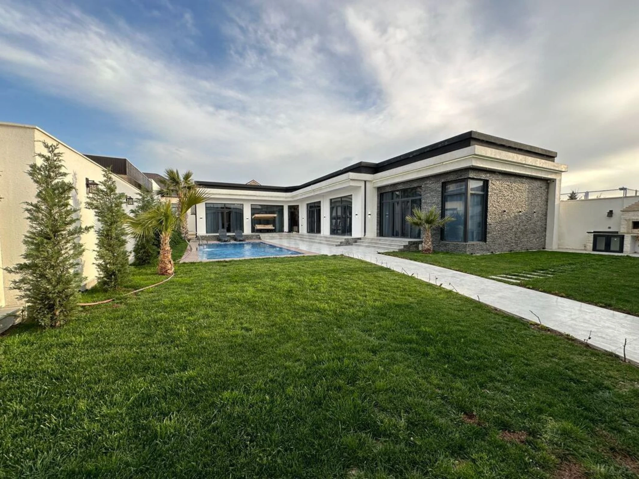 Kirayə verilir 4 otaqlı həyət evi 210 m²