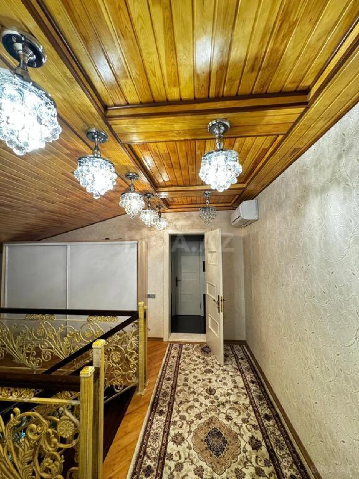 Satılır 7 otaqlı mənzil 550 m²