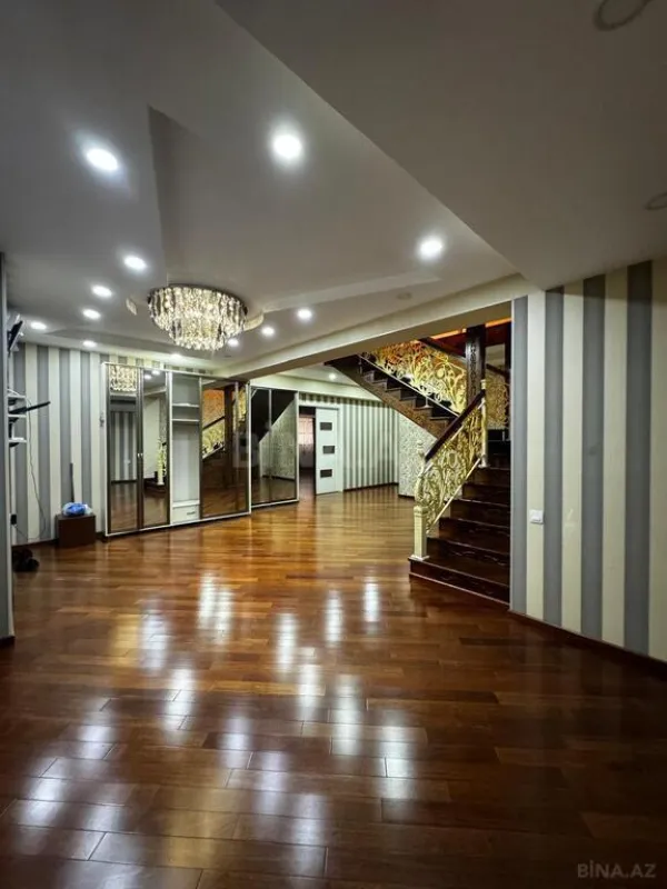 Satılır 7 otaqlı mənzil 550 m²