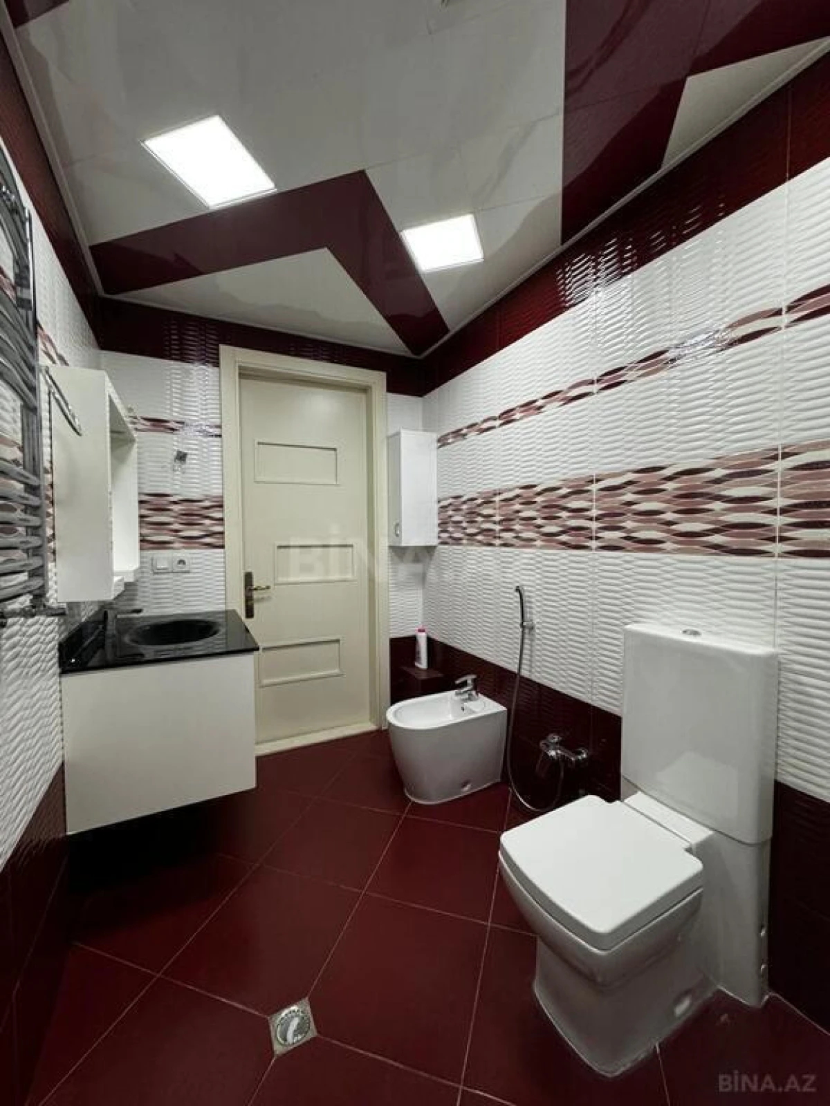 Satılır 7 otaqlı mənzil 550 m²