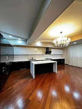 Satılır 7 otaqlı mənzil 550 m²