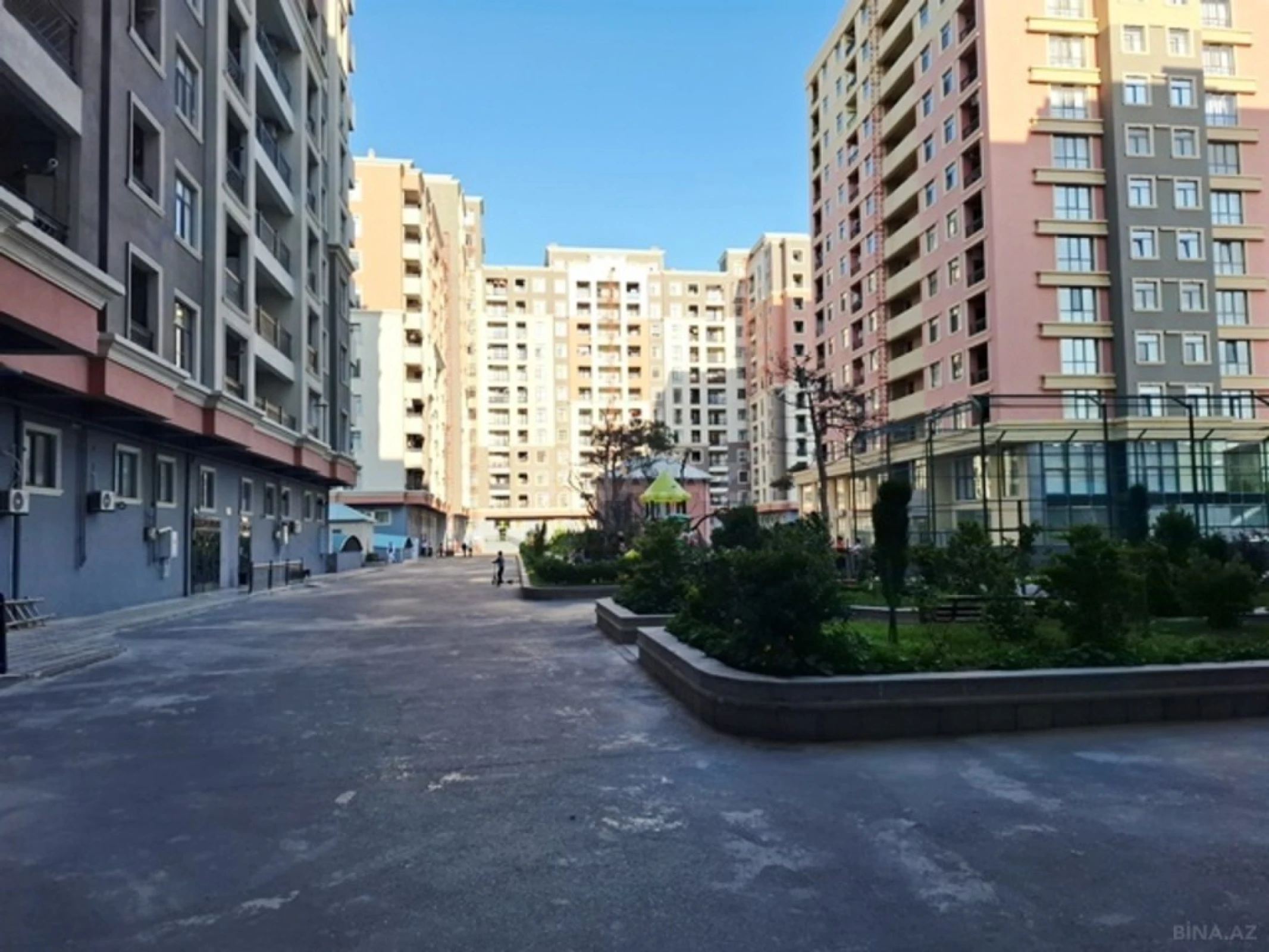 Satılır 2 otaqlı mənzil 81 m²