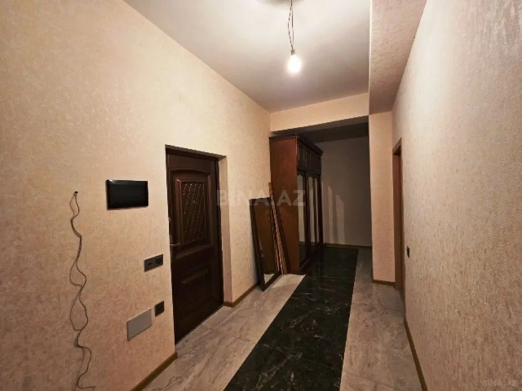 Satılır 2 otaqlı mənzil 81 m²