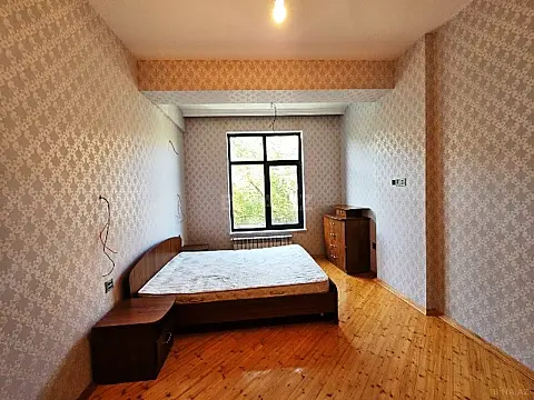 Satılır 2 otaqlı mənzil 81 m²