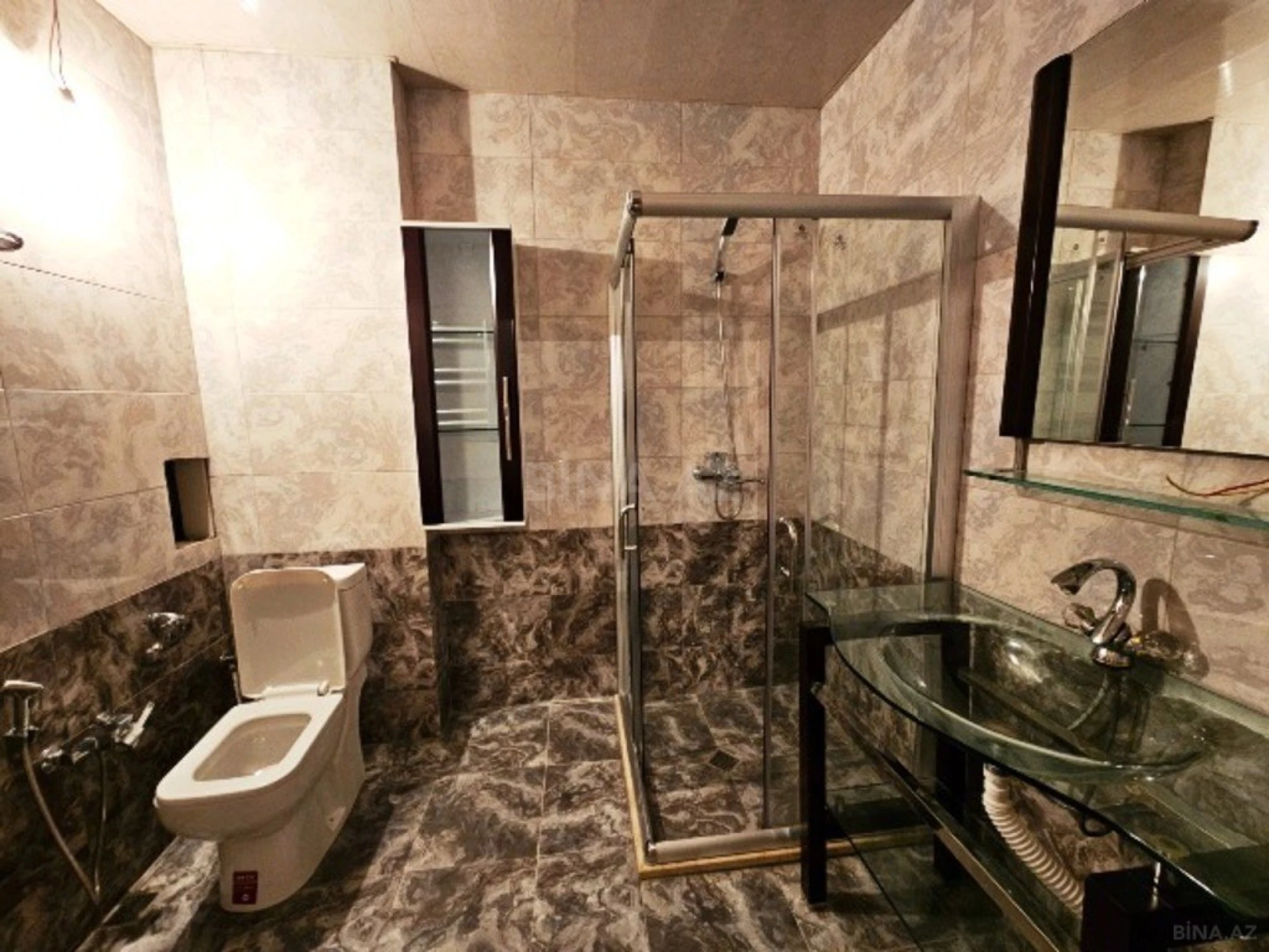 Satılır 2 otaqlı mənzil 81 m²