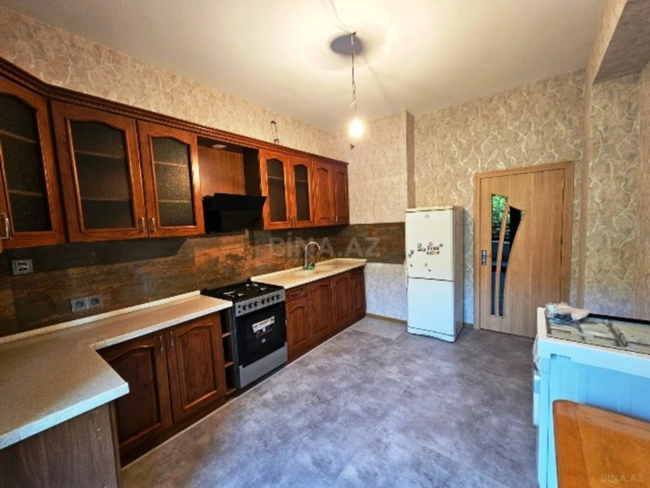 Satılır 2 otaqlı mənzil 81 m²