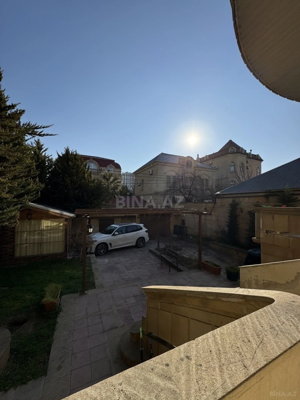 Satılır 10 otaqlı həyət evi 372 m²