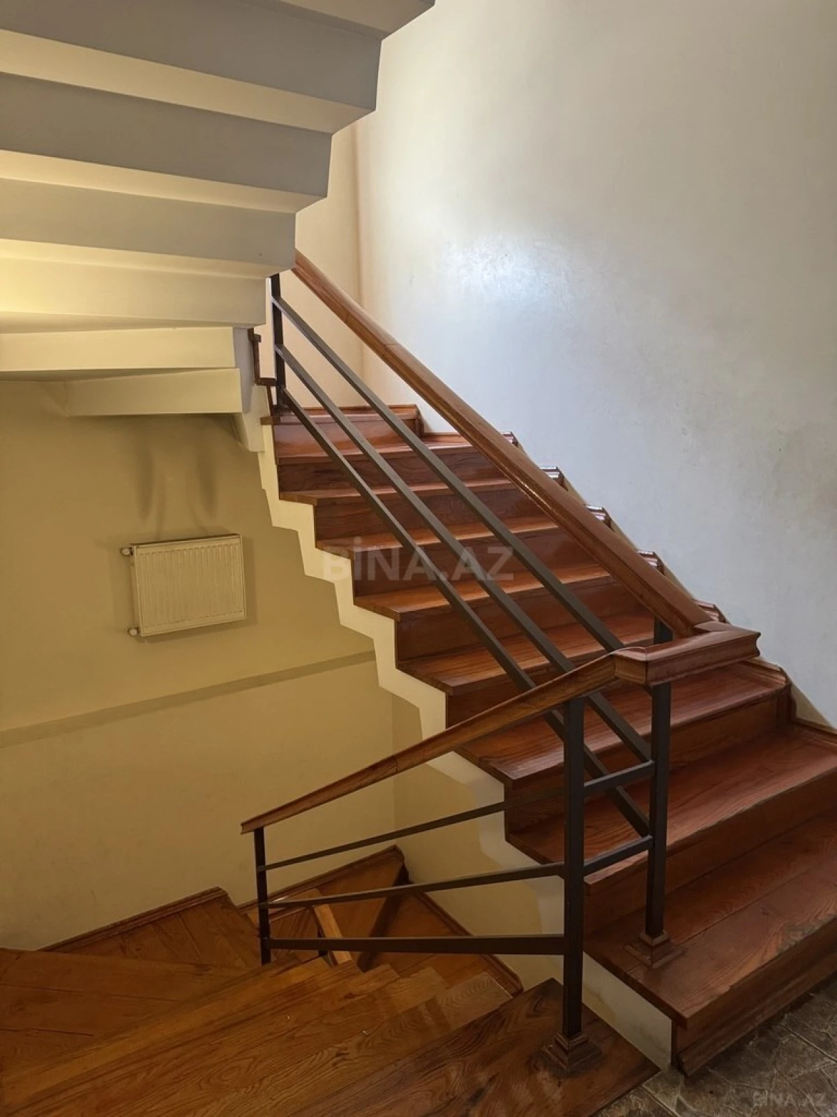 Satılır 10 otaqlı həyət evi 372 m²