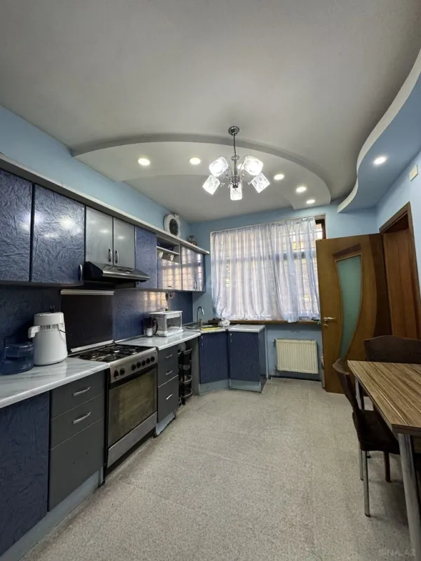 Satılır 10 otaqlı həyət evi 372 m²