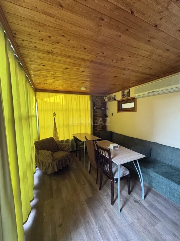 Satılır 10 otaqlı həyət evi 372 m²