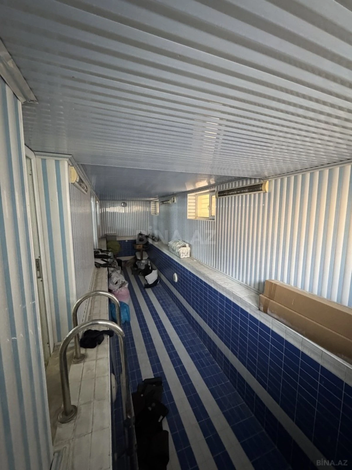 Satılır 10 otaqlı həyət evi 372 m²