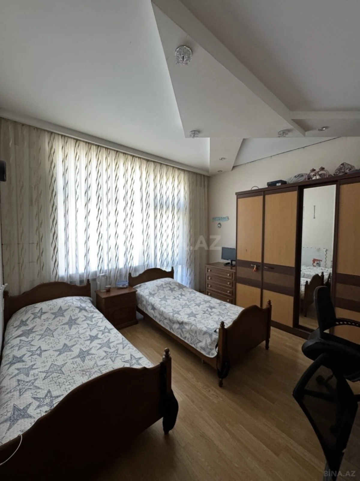 Satılır 10 otaqlı həyət evi 372 m²