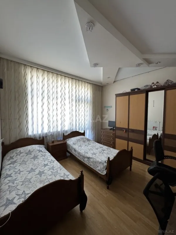 Satılır 10 otaqlı həyət evi 372 m²