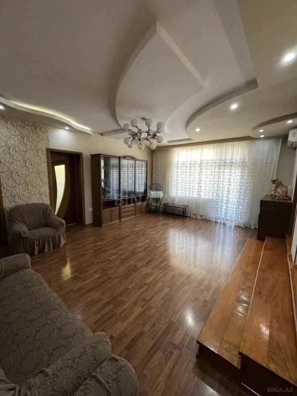 Satılır 10 otaqlı həyət evi 372 m²