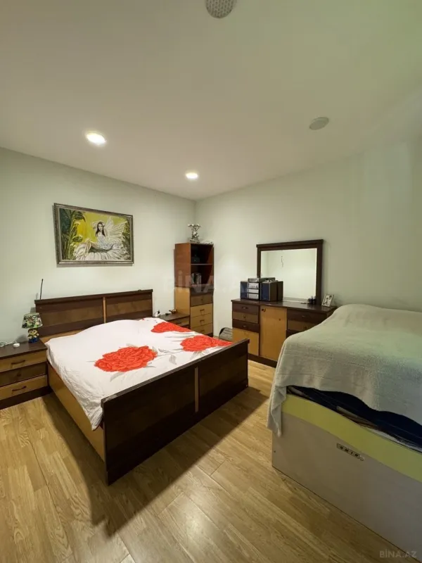 Satılır 10 otaqlı həyət evi 372 m²