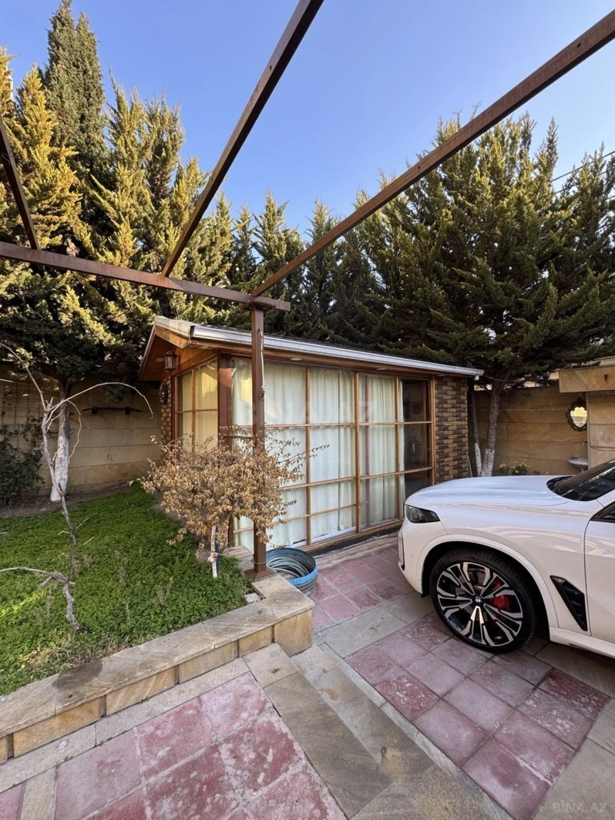 Satılır 10 otaqlı həyət evi 372 m²