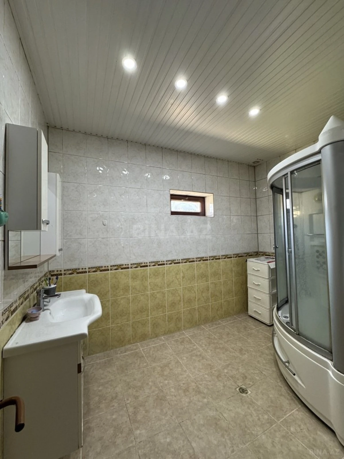 Satılır 10 otaqlı həyət evi 372 m²