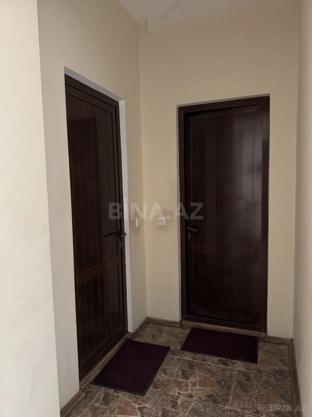 Satılır 10 otaqlı həyət evi 372 m²