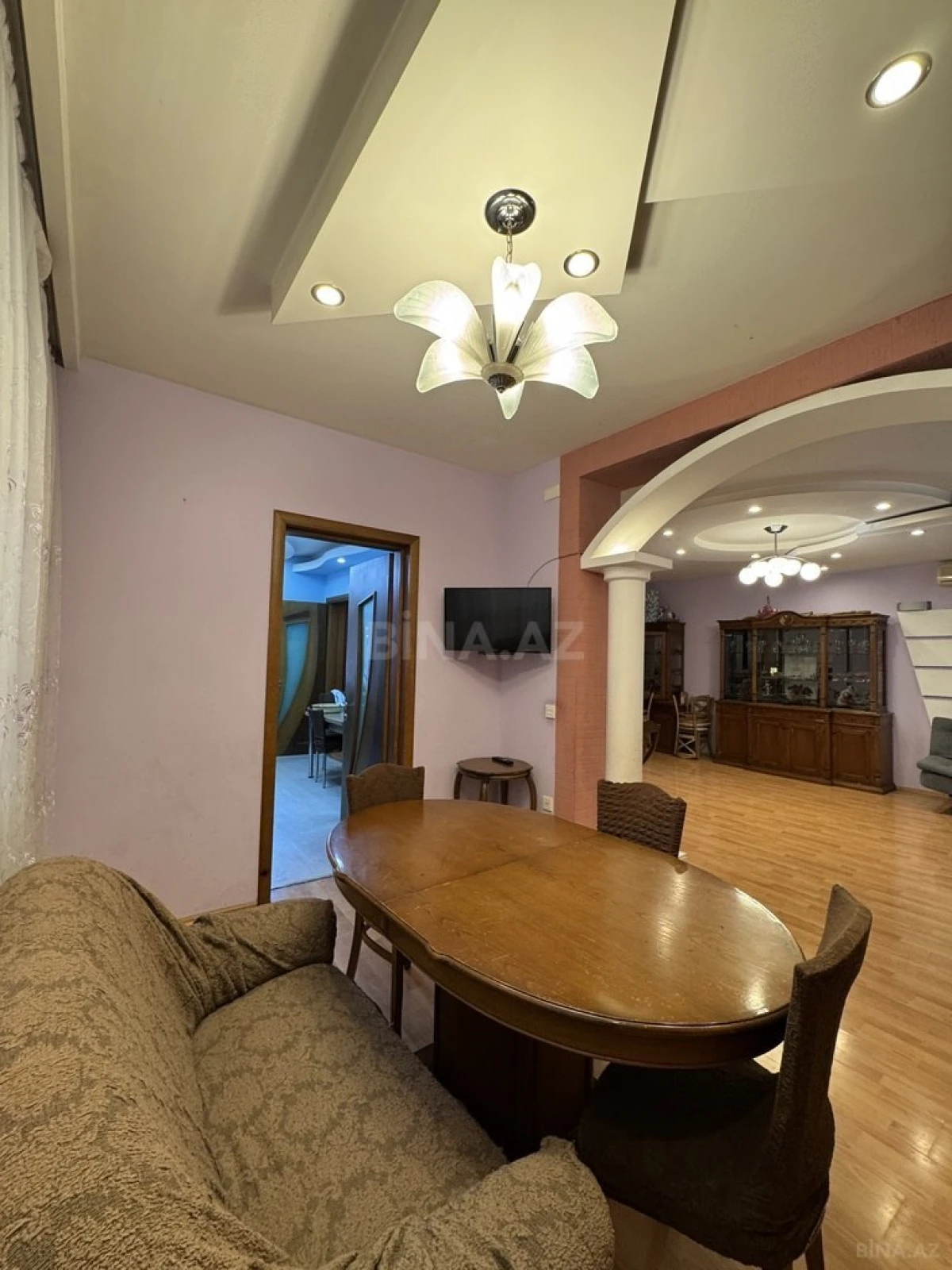 Satılır 10 otaqlı həyət evi 372 m²