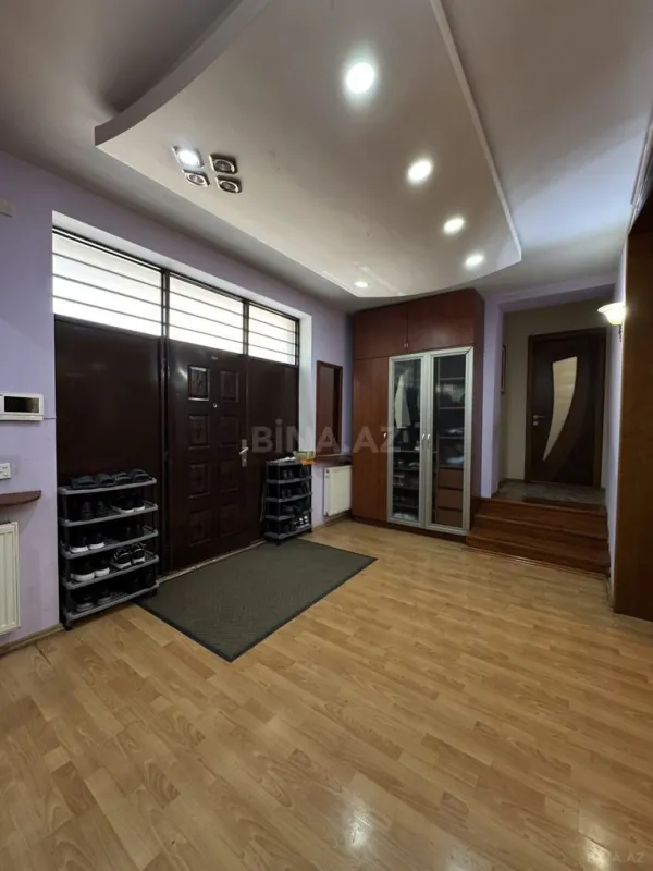 Satılır 10 otaqlı həyət evi 372 m²