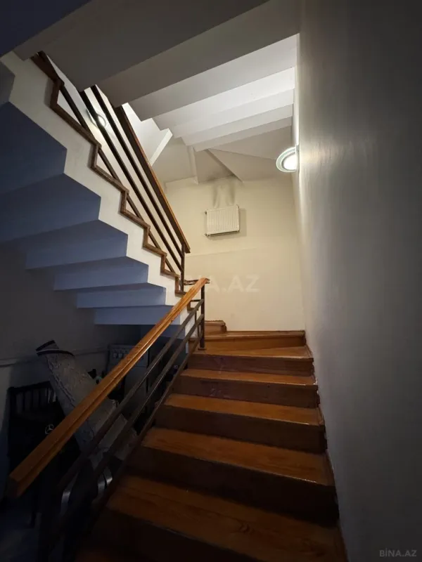 Satılır 10 otaqlı həyət evi 372 m²