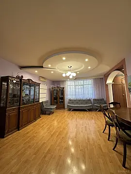 Satılır 10 otaqlı həyət evi 372 m²