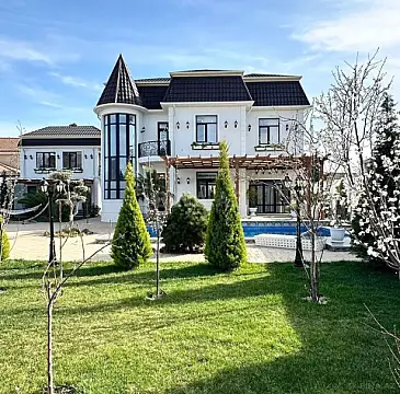 Satılır 6 otaqlı həyət evi 380 m²
