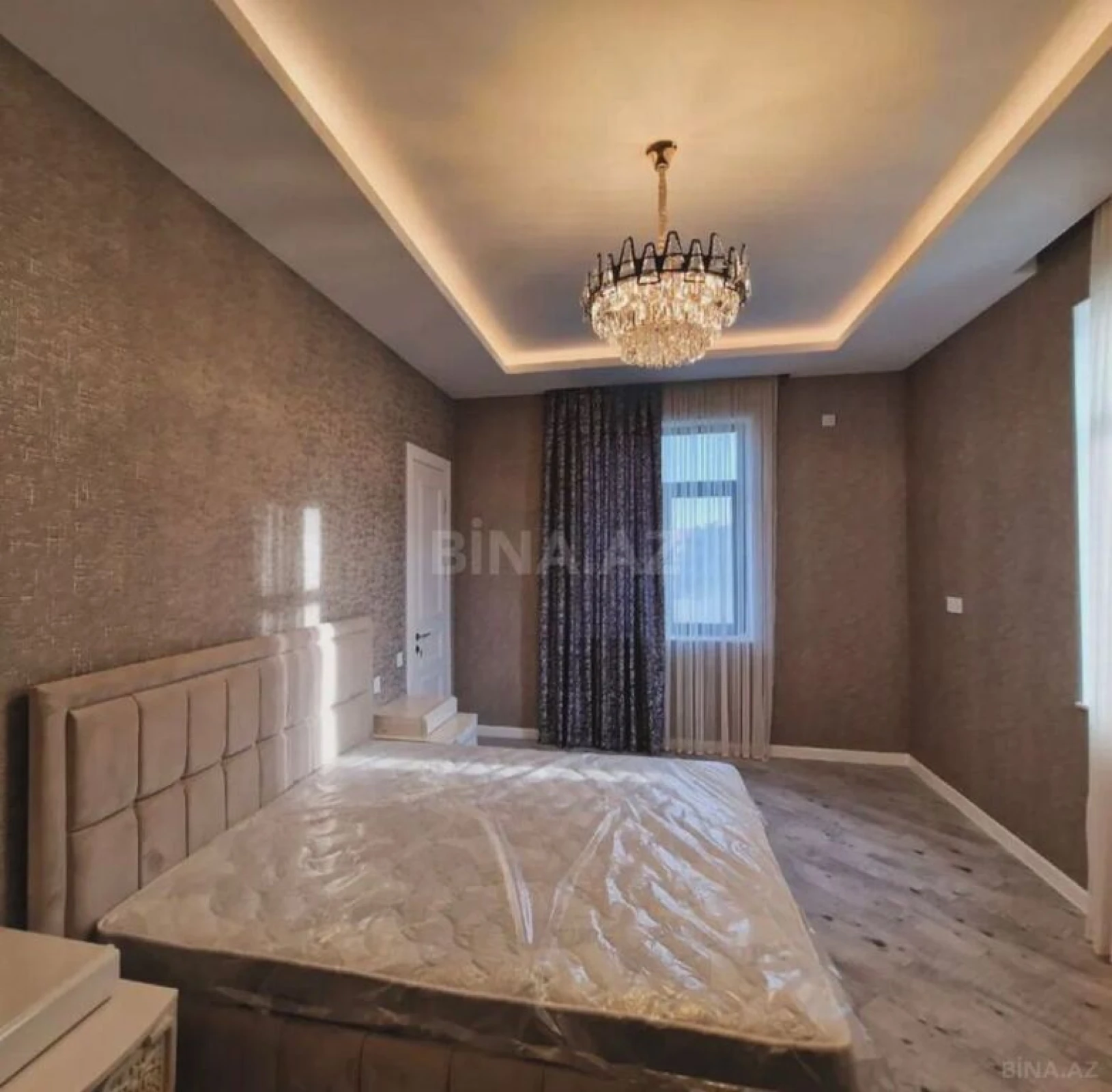 Satılır 6 otaqlı həyət evi 380 m²