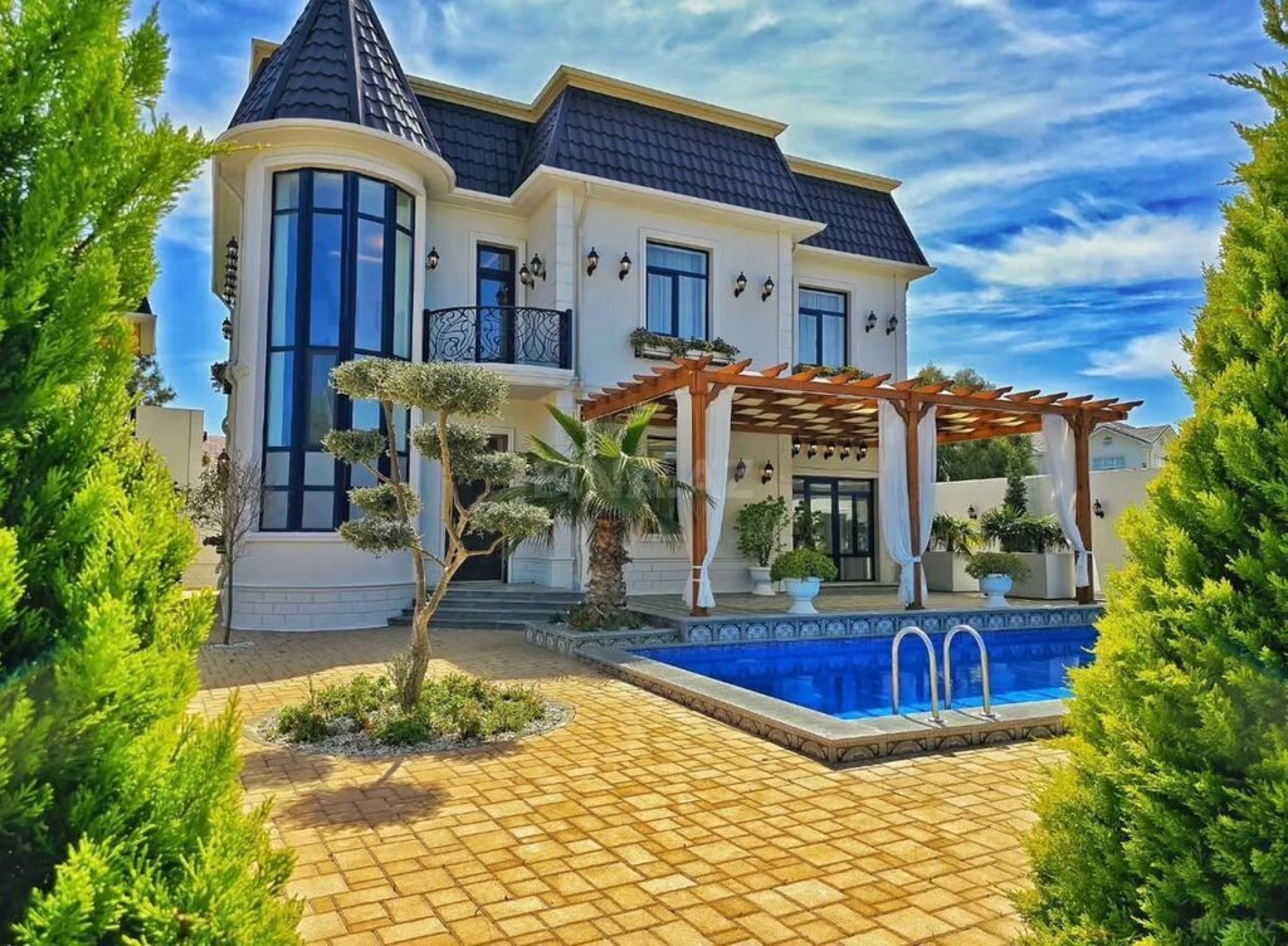 Satılır 6 otaqlı həyət evi 380 m²