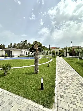 Satılır 10 otaqlı həyət evi 1000 m²