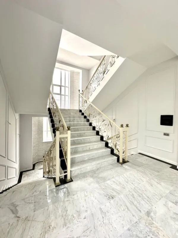 Satılır 10 otaqlı həyət evi 1000 m²