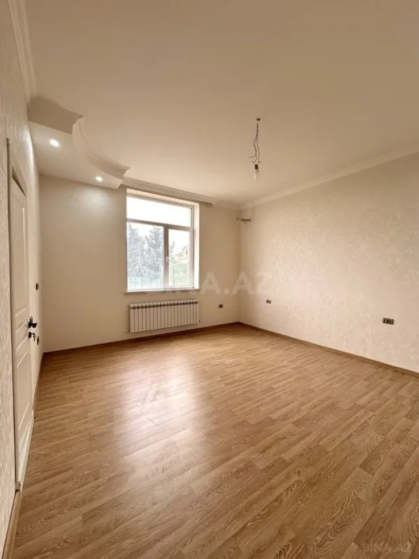 Satılır 10 otaqlı həyət evi 1000 m²