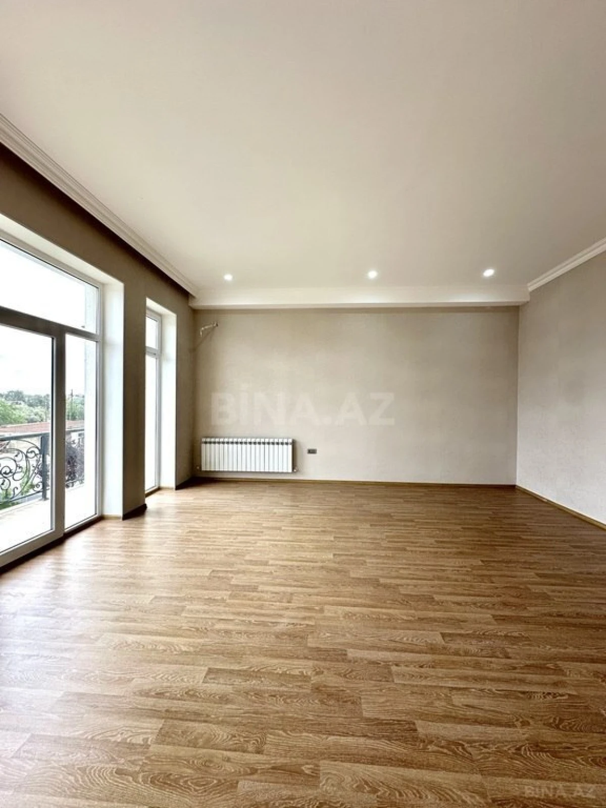 Satılır 10 otaqlı həyət evi 1000 m²