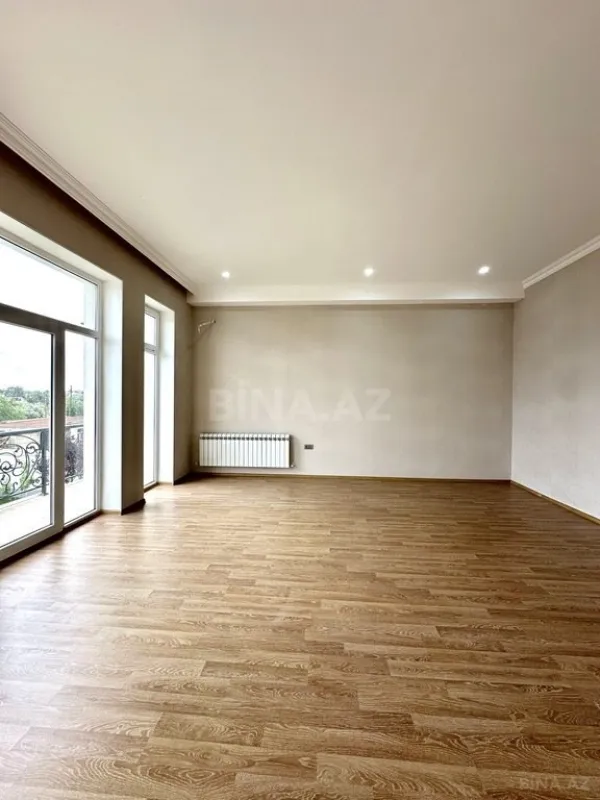 Satılır 10 otaqlı həyət evi 1000 m²