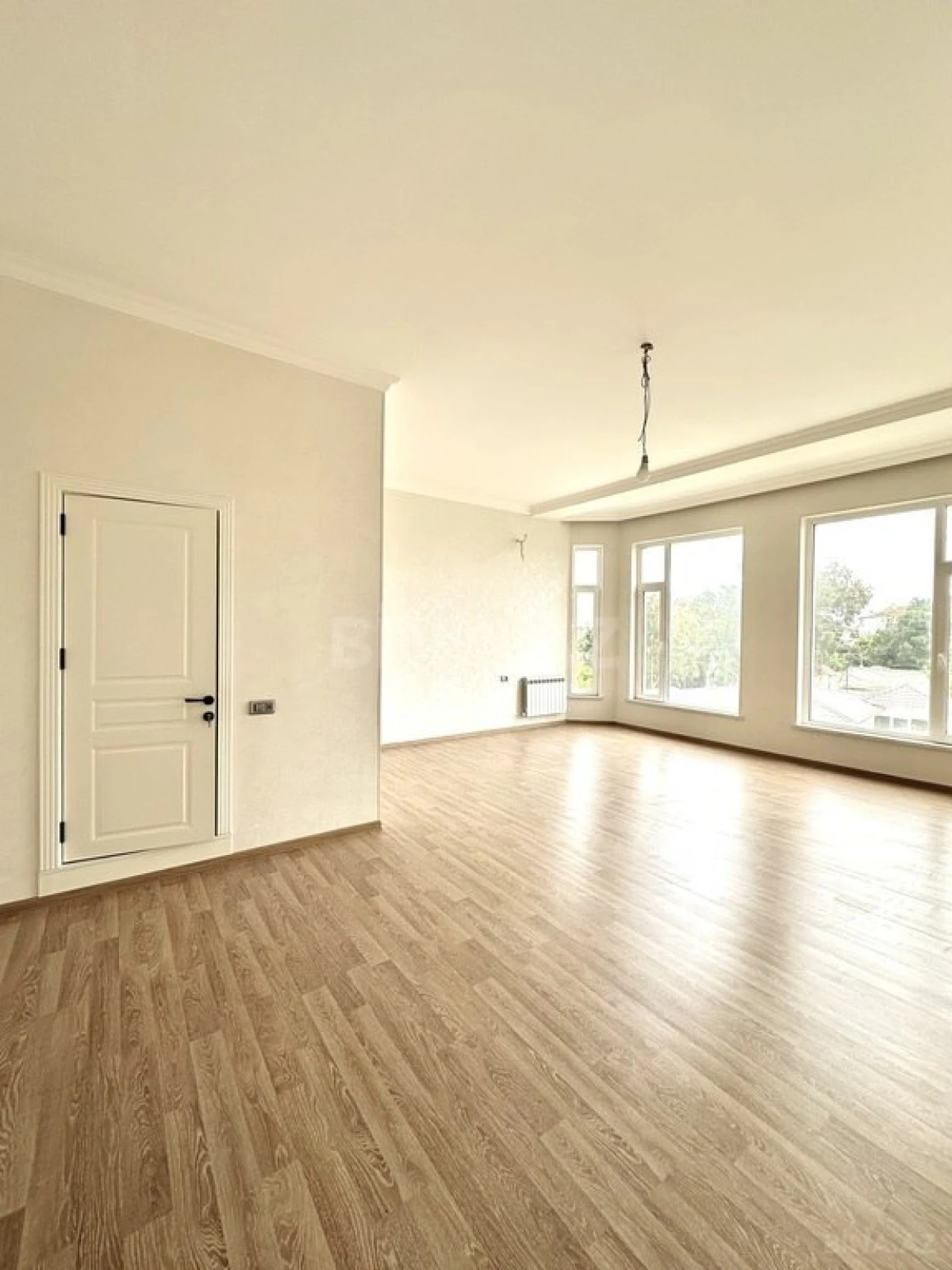 Satılır 10 otaqlı həyət evi 1000 m²