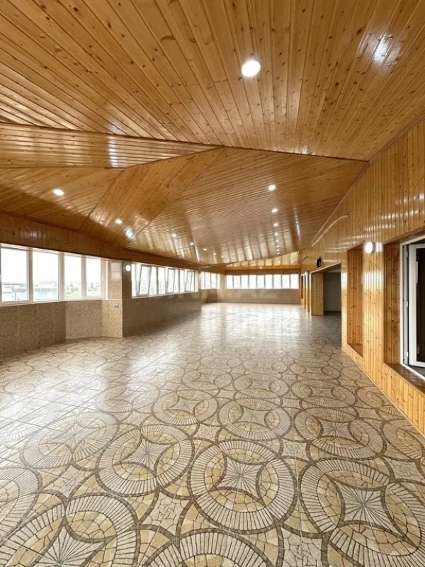 Satılır 10 otaqlı həyət evi 1000 m²